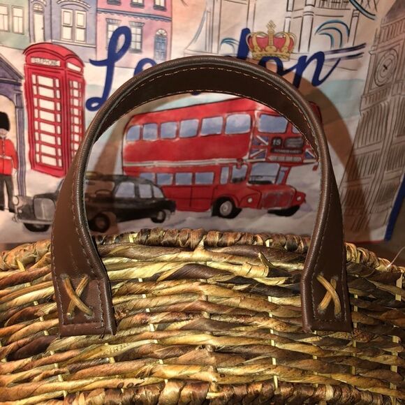 Woodard & Charles The Abaca Round Tapered Serving Tray with Leather Handles - Picture 5 of 8